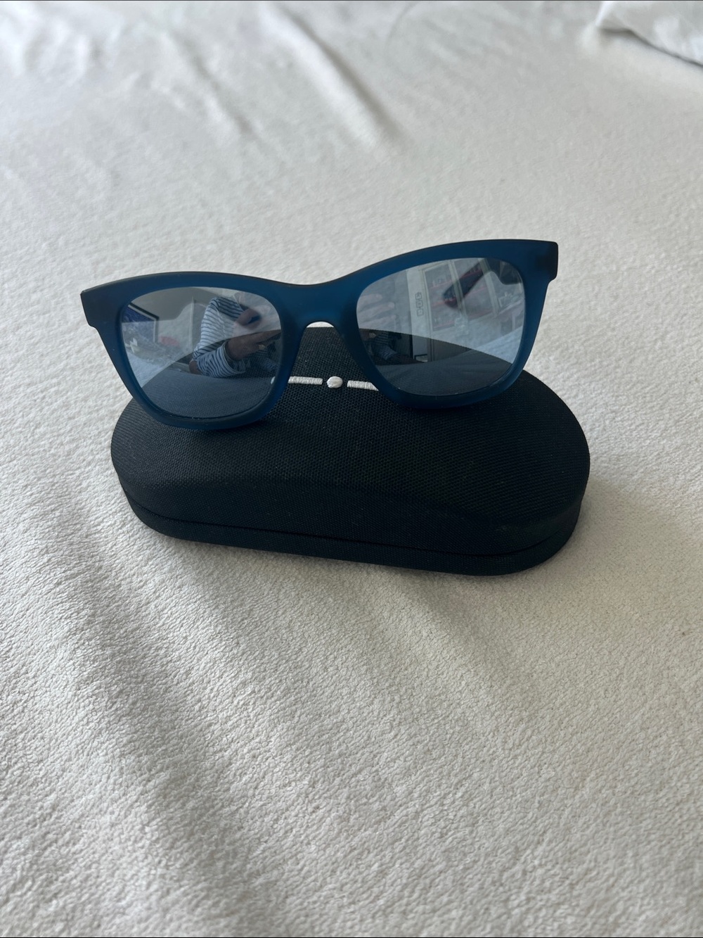 Women's Blue Cat-Eye Sunglasses - Modern Everyday Style